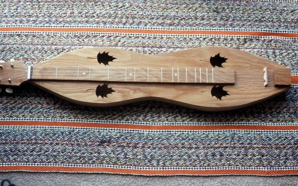 Walter Miller lap dulcimer with leaf-shaped sound holes – Augusta