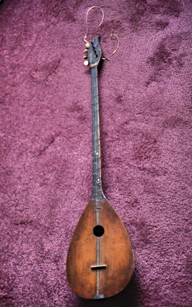 Eastern-European string instrument from Patty Looman’s collection – Augusta